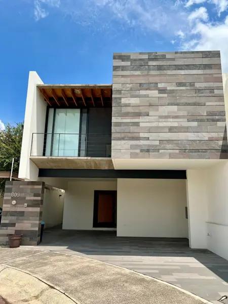 Casa en venta en Puerta de Hierro, Irapuato, Guanajuato Casa en venta en Puerta de Hierro, Irapuato, Guanajuato
