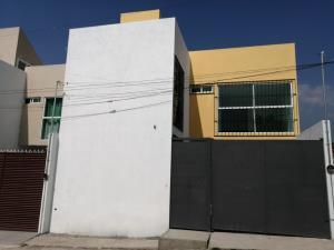 VENTA DE CASA NUEVA CON ROOF GARDEN, SEGURIDAD DE PRIVADA CON REJA VENTA DE CASA NUEVA CON ROOF GARDEN, SEGURIDAD DE PRIVADA CON REJA
