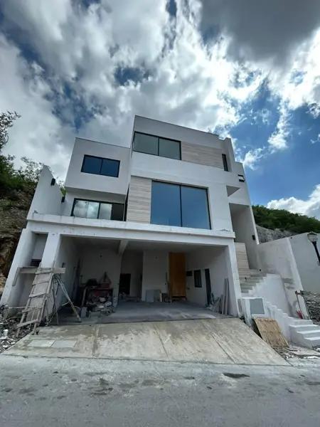 Casa en venta en Loma Bonita, Monterrey, Nuevo León Casa en venta en Loma Bonita, Monterrey, Nuevo León