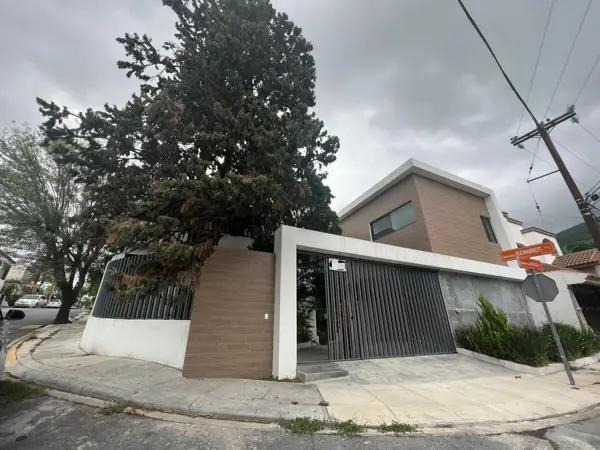 Casa en venta en Contry la Silla, Guadalupe, Nuevo León Casa en venta en Contry la Silla, Guadalupe, Nuevo León