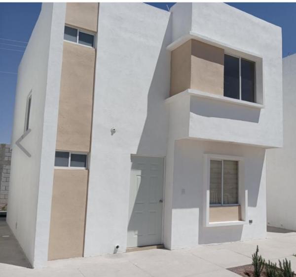 Casa en Venta en Los Sauces, Torreón, Coahuila con 3 Recámaras y Patio Casa en Venta en Los Sauces, Torreón, Coahuila con 3 Recámaras y Patio