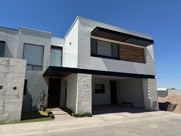 Casa en Venta en Fraccionamiento Cerrado Los Viñedos, Torreón - Modernidad y Confort Casa en Venta en Fraccionamiento Cerrado Los Viñedos, Torreón - Modernidad y Confort