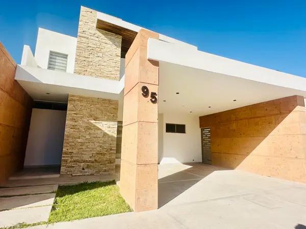 Casa en Venta en Los Viñedos, Torreón: Espaciosa y Moderna Casa en Venta en Los Viñedos, Torreón: Espaciosa y Moderna