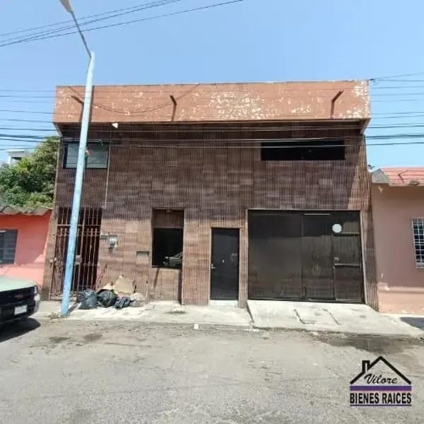 Bodega de 200 m² a doble altura y con mezannine en Col. Remes. Cerca de Av. Juan Pablo II Bodega de 200 m² a doble altura y con mezannine en Col. Remes. Cerca de Av. Juan Pablo II