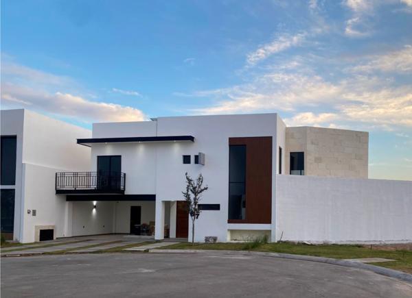 Casa en Renta en Las Villas, Torreón, con Jardín y Alberca Casa en Renta en Las Villas, Torreón, con Jardín y Alberca