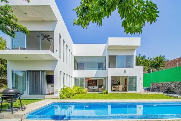 Casa en venta en Club de Golf Santa Fe, Xochitepec, Morelos Casa en venta en Club de Golf Santa Fe, Xochitepec, Morelos
